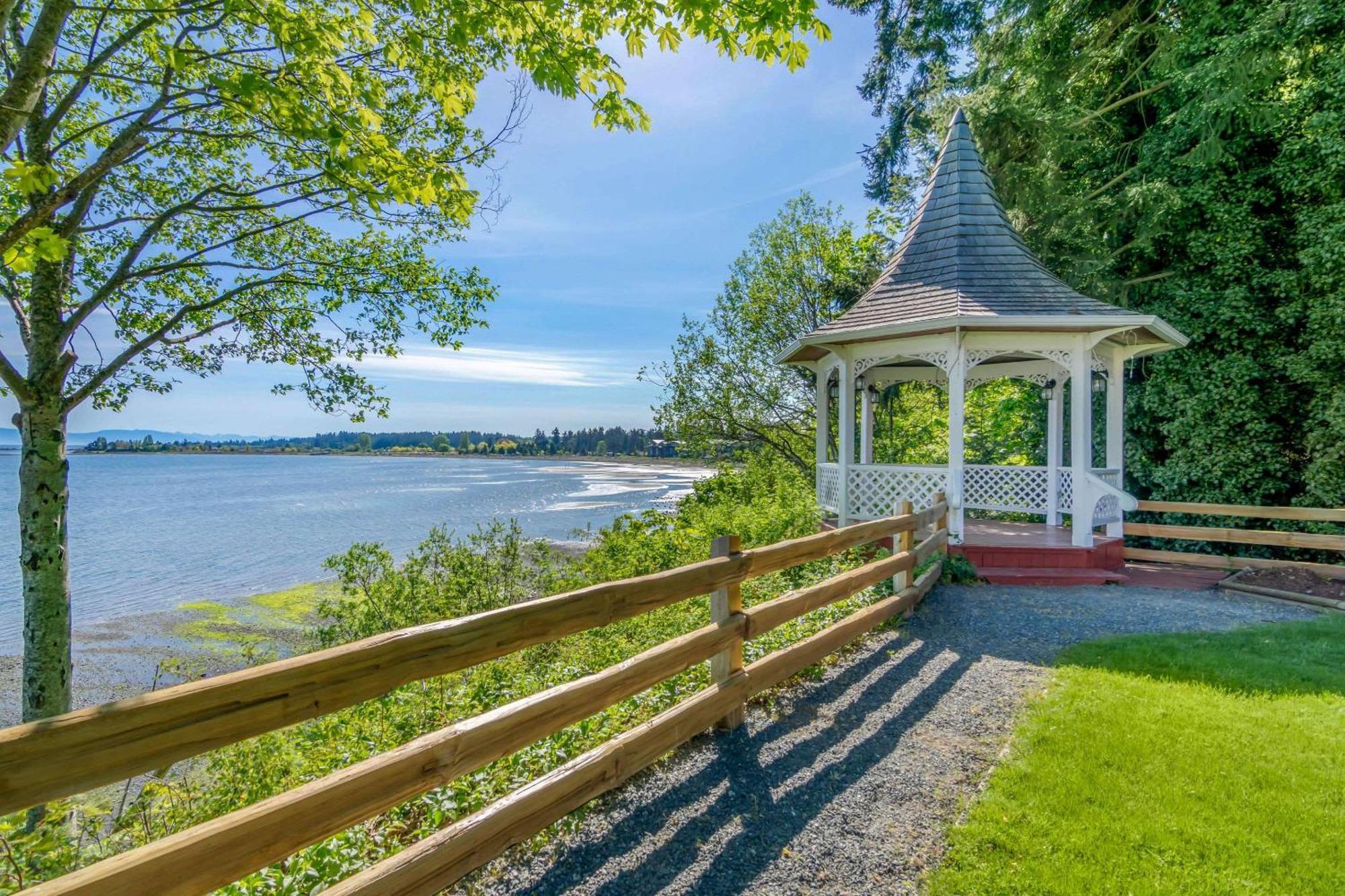 Bayside Oceanfront Resort Parksville Exteriér fotografie